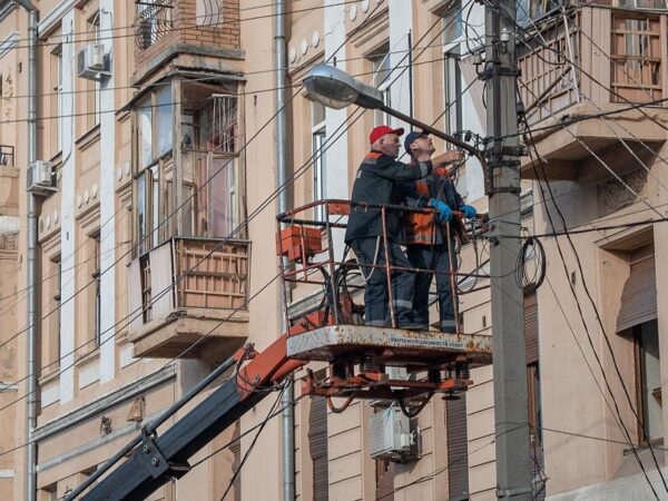 Новини України - Харків зазнав 10 ударів, є поранені