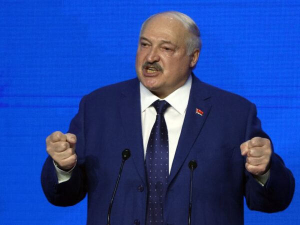 Новини світу - Лукашенко використовує мігрантів для тиску на ЄС - СЗР