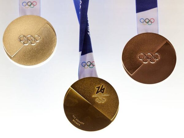 Новини спорту - МОК представив дизайн медалей Олімпіади-2026