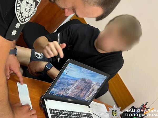 Новини України - На Львівщині батько вчергове посадив за кермо 8-річну доньку