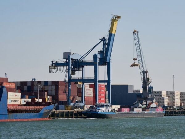 Новини світу - Найбільший порт Європи готують до війни з РФ - ЗМІ