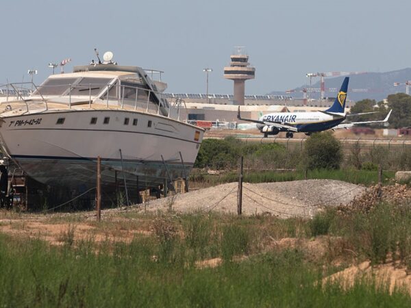 Новини України - Названо причину "пожежі" в літаку Ryanair на Майорці