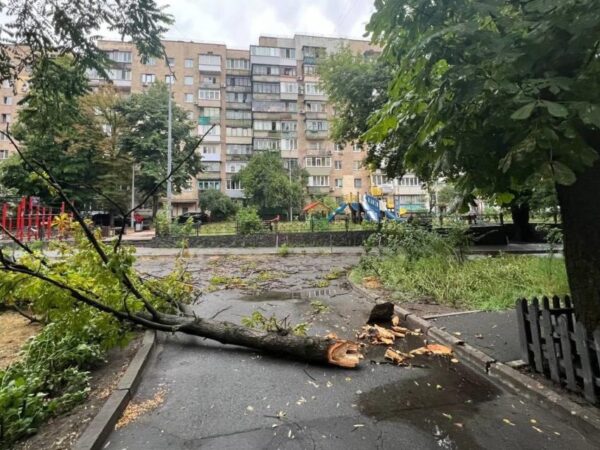 Новини Києва - Негода в Києві: підтоплені багато вулиць і станція метро