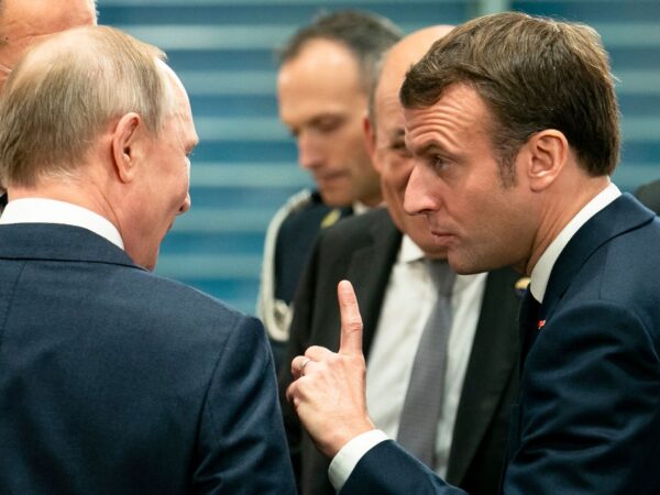 Новини світу - Путін та Макрон провели телефонну розмову - Кремль