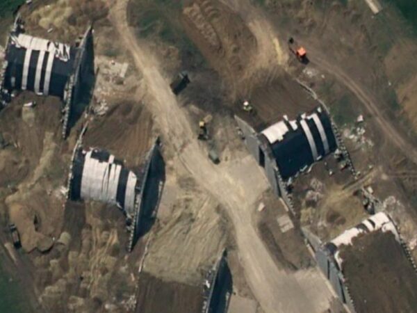 Новини світу - РФ будує укриття на аеродромах: розвідка Британії показала знімки