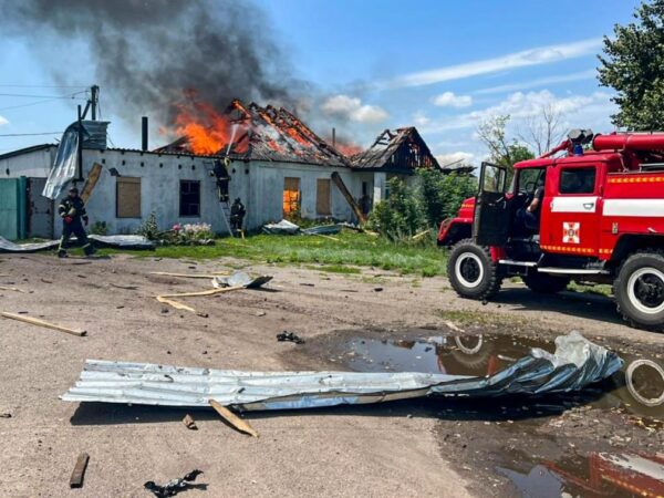 Новини України - РФ скинула КАБи на прифронтове селище Харківської області