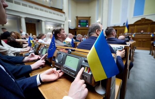 Новини України - Рух Чесно опублікував список нардепів, як підтримали закон щодо НАБУ і САП