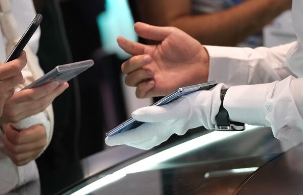 Новини бізнесу - Samsung зберігає лідерство з поставок смартфонів