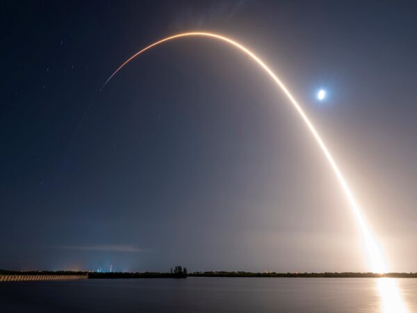 Технології - SpaceX вивела на орбіту супутники конкурента Starlink