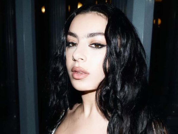 Новини культури - Співачка Charli XCX вийшла заміж
