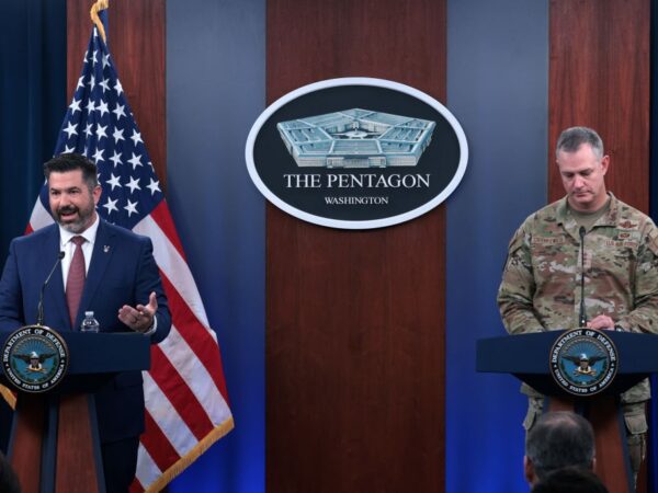 Новини світу - США пояснили, чому призупинили поставки зброї Україні