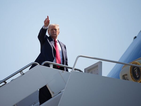 Новини світу - Трамп говоритиме з ЄК про війну в Україні - ЗМІ