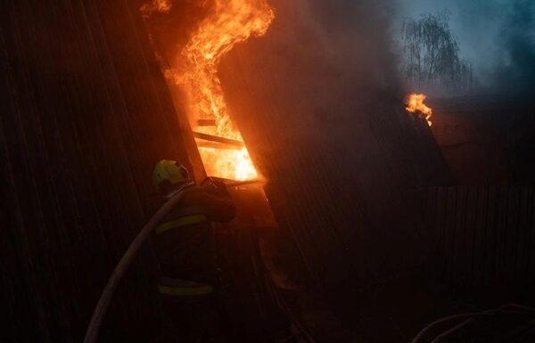 Новини України - У Харкові після вибухів спалахнула пожежа