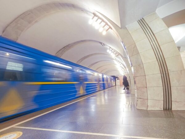 Новини Києва - У Києві через підозрілий предмет закривали станцію метро Либідська