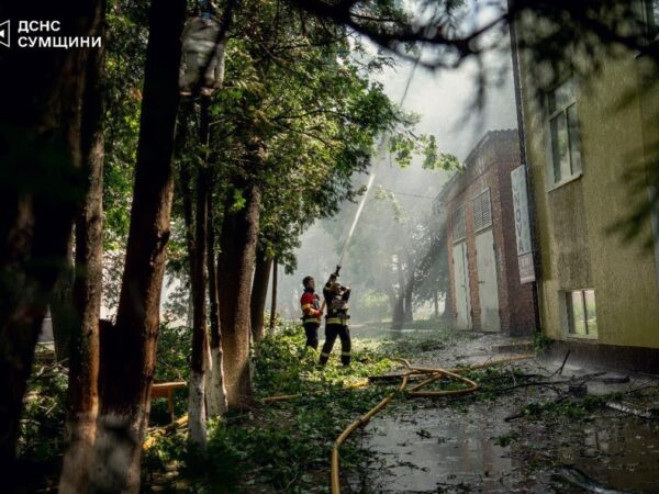 Новини України - У Сумах росіяни повторно вдарили по місцю, де працювали рятувальники