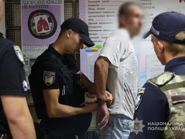 Новини України - У Запоріжжі пацієнт напав з ножем на лікаря
