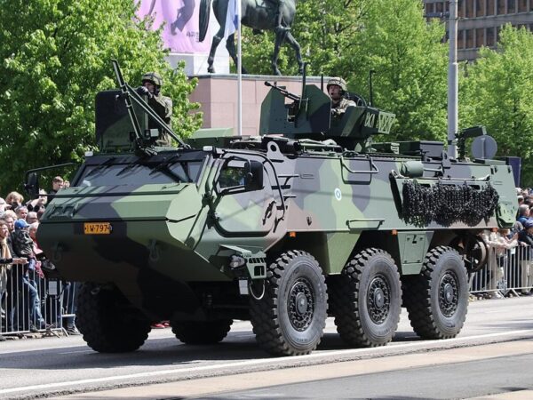 Новини України - Україна одержала від Латвії першу партію БТР Patria