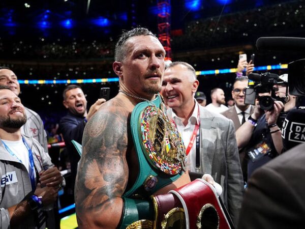 Новини спорту - Усик не залишився байдужим і подякував глядачам за підтримку
