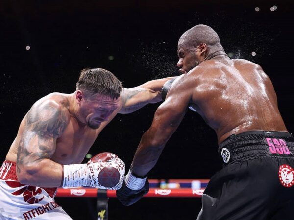 Новини спорту - Усик - видатний чемпіон: Батько Дюбуа висловився після поразки сина