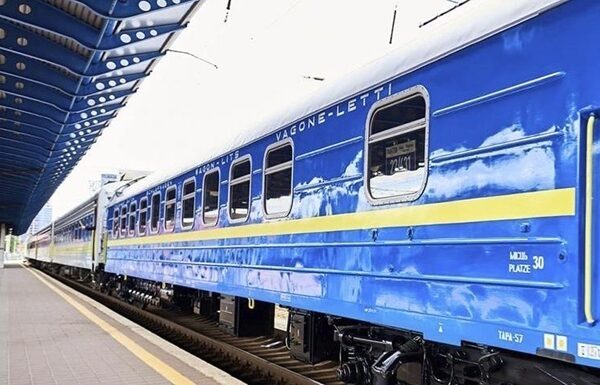 Новини України - УЗ запустила поїзд, який об'єднає південь і захід України