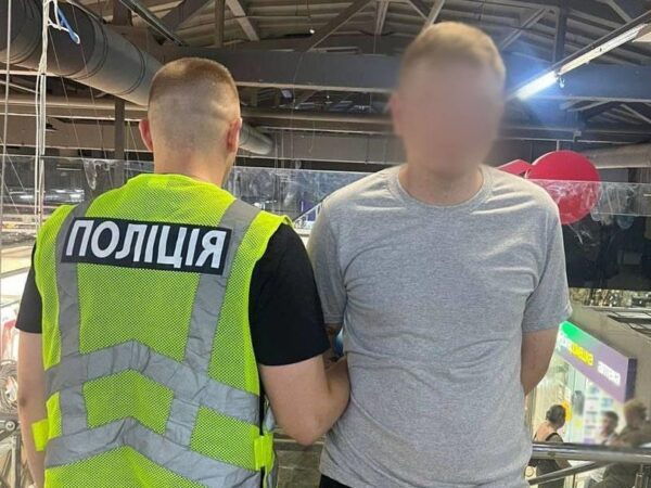 Новини Києва - В ТЦ Києва сталася поножовщина: поліція затримала підозрюваного