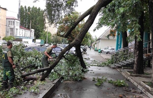 Новини України - В Україні через негоду без світла лишились сотні населених пунктів