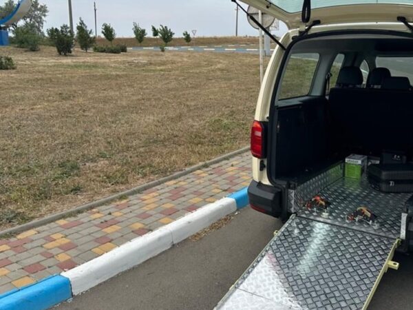 Новини України - Ветеран 28-ї ОМБр отримав від благодійників інклюзивне авто