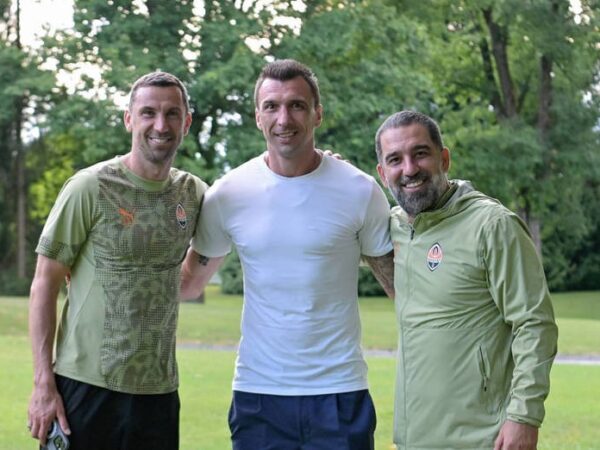 Новини спорту - Відомий спортсмен відвідав тренування Шахтаря