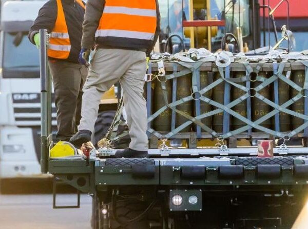Новини України - ЗМІ назвали зброю США, що не "доїхала" в Україну
