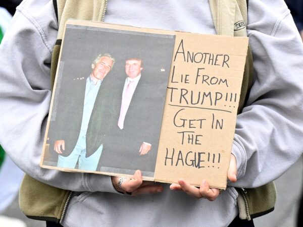 Новини світу - ФБР приховало ім'я Трампа у файлах Епштейна - ЗМІ