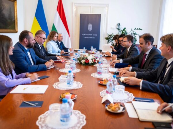 Новини світу - Київ і Будапешт обговорили розблокування вступу до ЄС