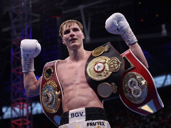 Новини спорту - Лапін розкрив плани Усика щодо кількості майбутніх поєдинків
