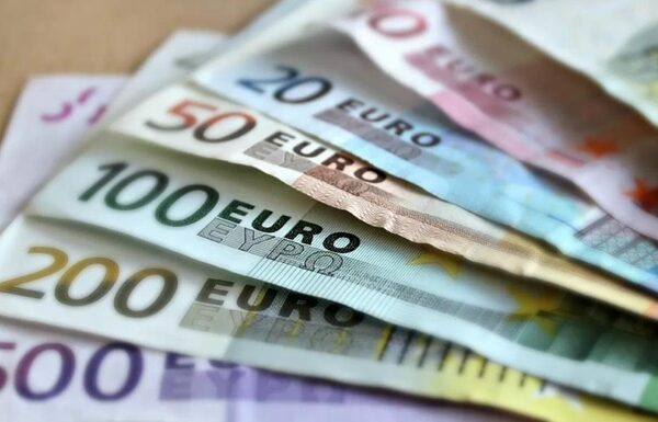 Новини бізнесу - На валютному ринку України зростає попит на євро