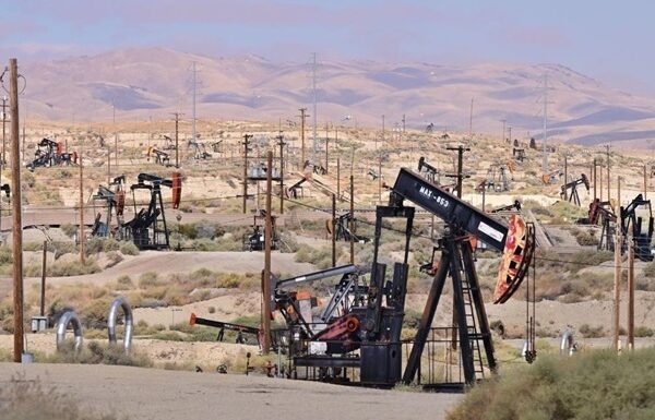 Новини бізнесу - Нафта дешевшає на тлі переговорів щодо України