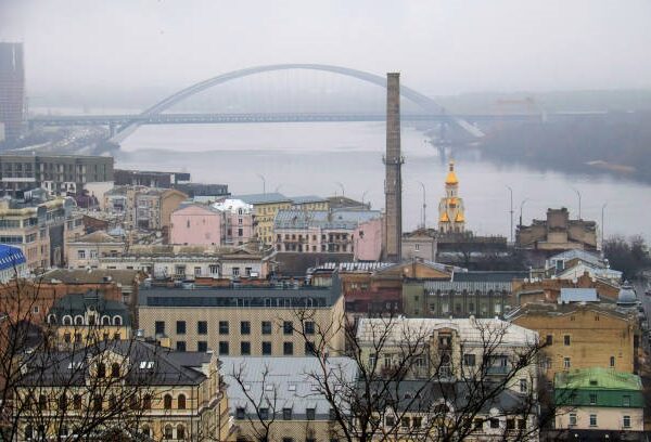 Новини Києва - Подільський міст у Києві засяяв кольорами прапора