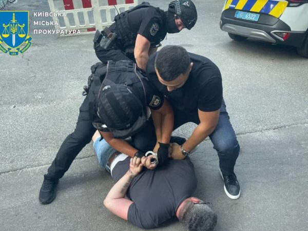 Новини Києва - Подружжя киян за 5,6 млн обіцяли змінити статтю затриманому за наркотики