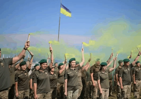 Новини України - Прикордонники створили живий прапор на висоті понад 290 метрів