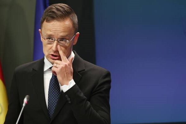 Новини світу - Сіярто обурений заявою Зеленського про Дружбу