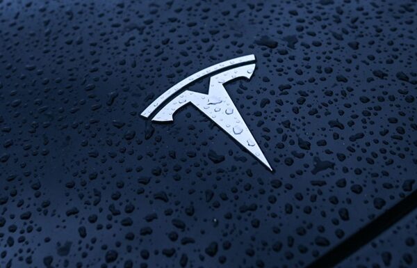 Авто новини - Tesla потрапила під розслідування через аварії з автопілотом