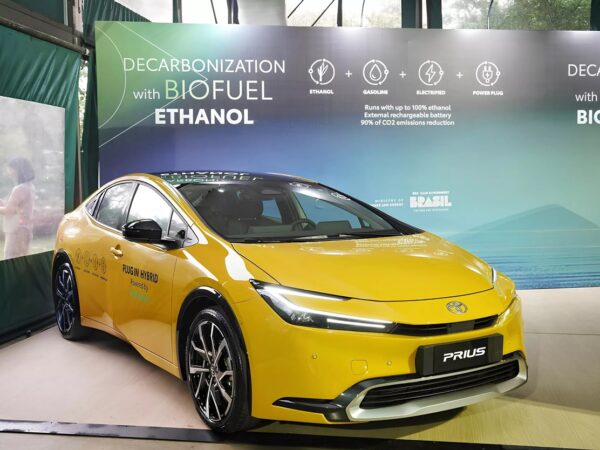 Авто новини - Toyota представила Prius, який працює на етанолі
