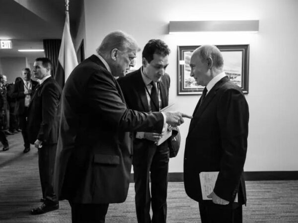 Новини світу - Трамп інтригує і бере паузу. Майбутнє переговорів