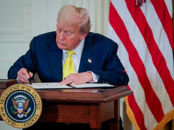 Новини світу - Трамп продовжив надзвичайний стан для протидії технологічному розвитку КНР