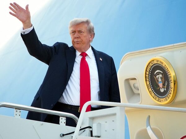 Новини світу - Трамп вилетів на Аляску на зустріч з Путіним