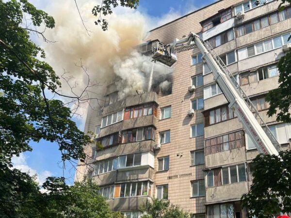 Новини Києва - У Києві чоловік підірвав квартиру, щоб не впустити поліцію