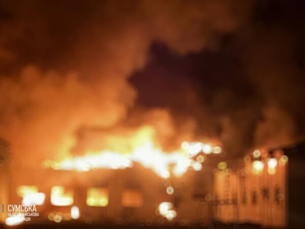 Новини України - У Сумах після удару БПЛА спалахнула пожежа