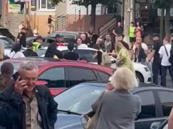 Новини України - У Вінниці мітингувальники "відбили" ухилянта у ТЦК