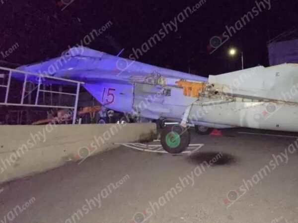 Новини світу - У Вірменії російський винищувач врізався у стовп