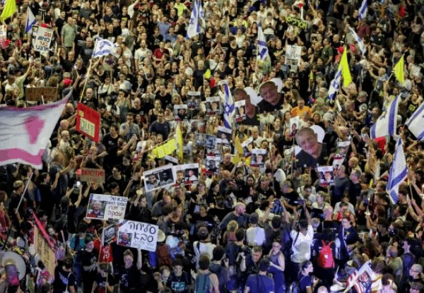 Новини світу - В Ізраїлі тисячі людей вийшли на протести проти плану Нетаньяху щодо Гази