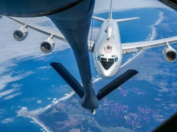 Новини світу - Відповідь РФ: біля Гренландії помітили американський "літак судного дня"