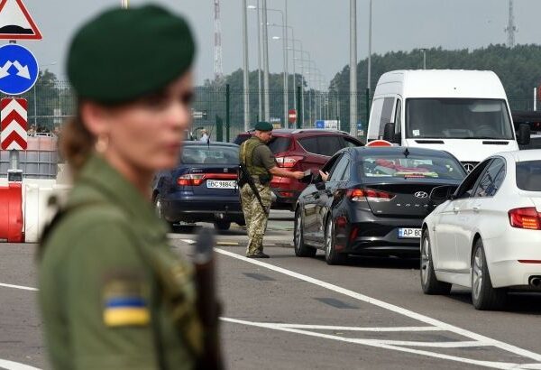 Новини України - Виїзд за кордон чоловіків до 22 років: все про закон